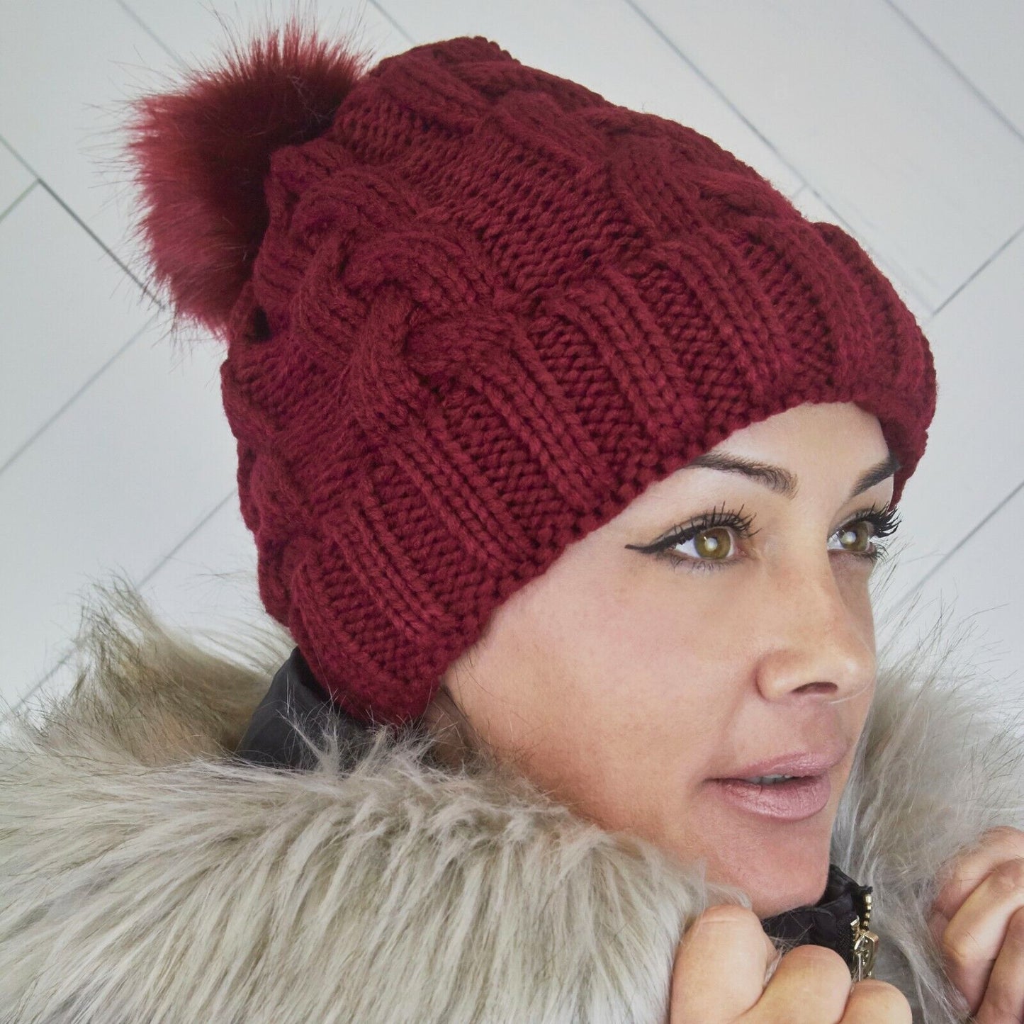 WOMENS LADIES FAUX FUR BEANIE POM POM WINTER HAT FREE POSTAGE