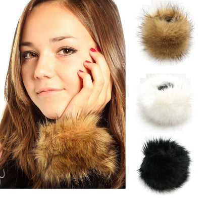 WOMENS LADIES ONE PAIR FAUX FUR LUXURY WRIST CUFFS WINTER FURS CUFF WRISTBAND 