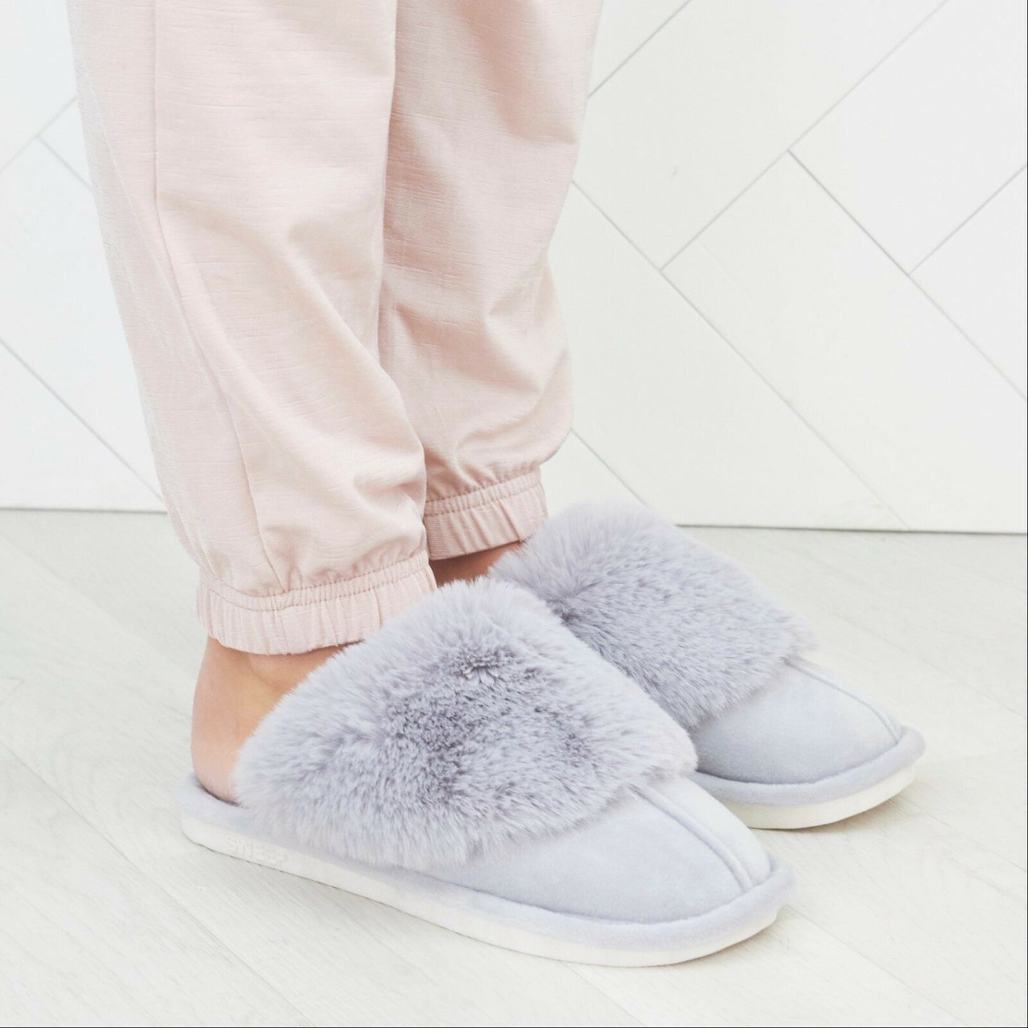 Fluffy Indoor Snug Slippers