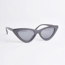 Load image into Gallery viewer, Montana Black Cat Eye Sunglasses
